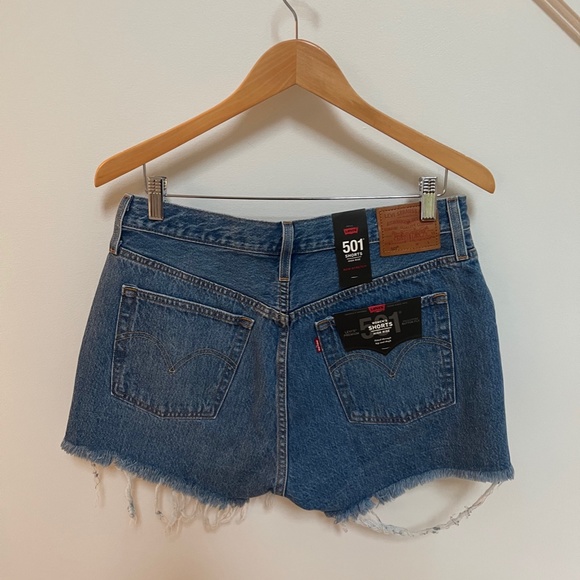 Levi's 501 High Rise Women's Jean Shorts Button Fly Size 30 - Picture 2 of 7